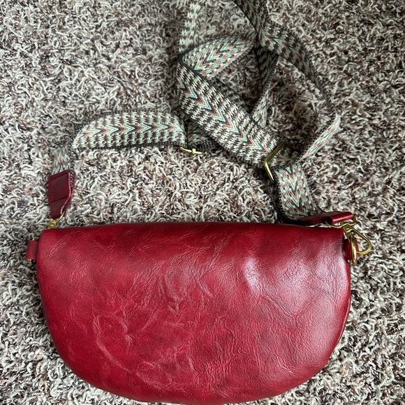 Stylish Red Crossbody Bag - Picture 2 of 4